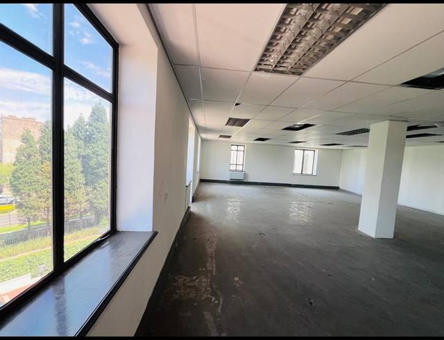 156M² OFFICE TO LET IN FOURWAYS